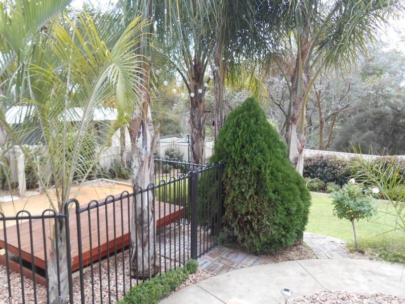 8 Frances Avenue, Para Hills SA 5096