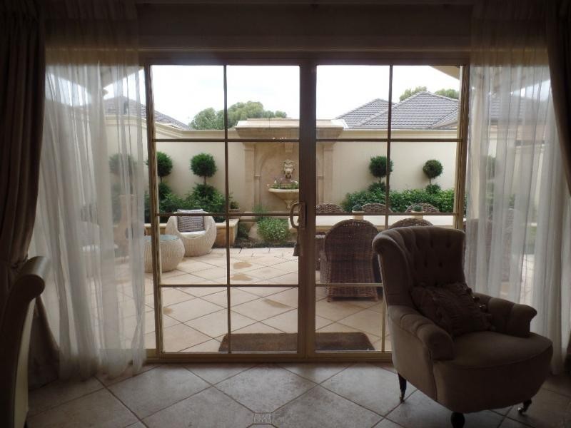 8 Egret Street, Mawson Lakes SA 5095