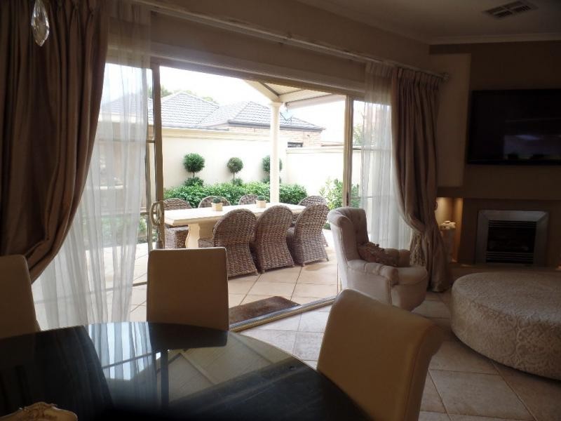 8 Egret Street, Mawson Lakes SA 5095