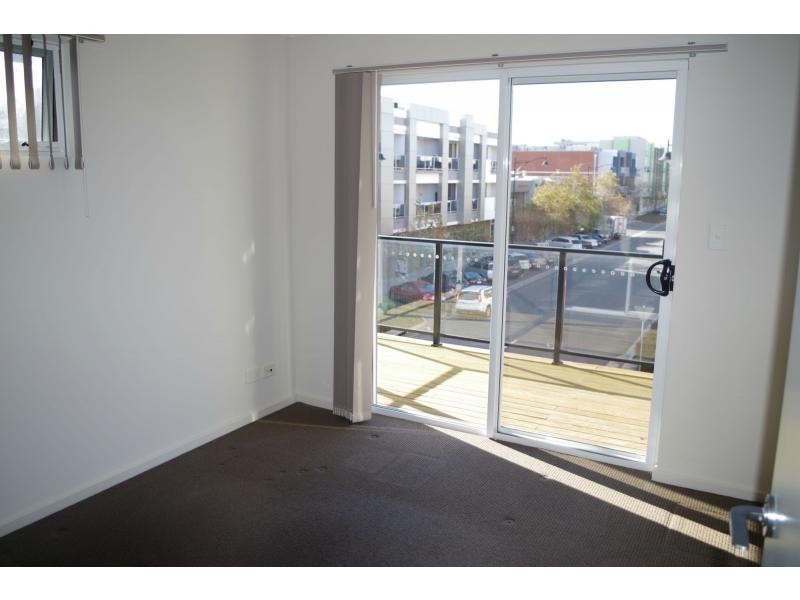 16/2 Euston Walk, Mawson Lakes SA 5095