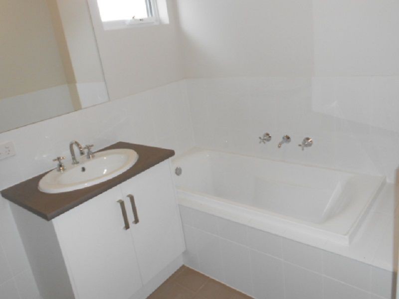 16/2 Euston Walk, Mawson Lakes SA 5095