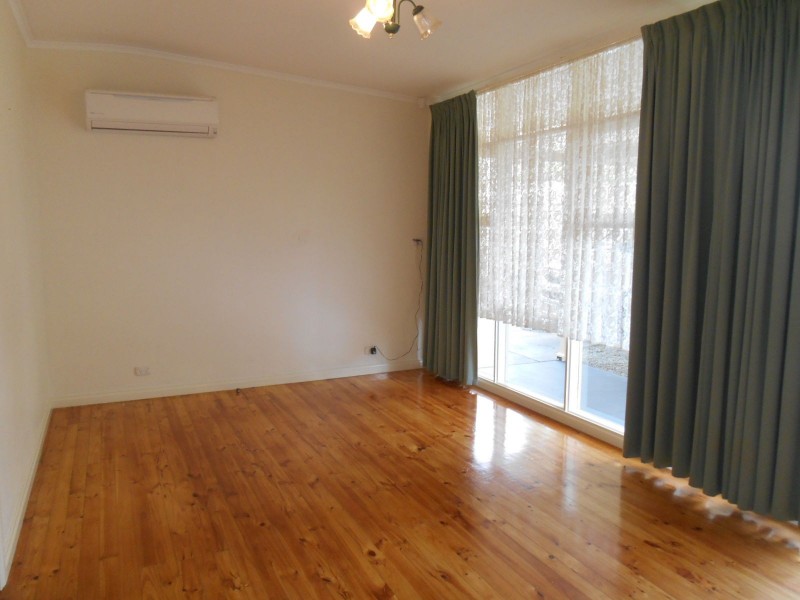 8 Frances Avenue, Para Hills SA 5096