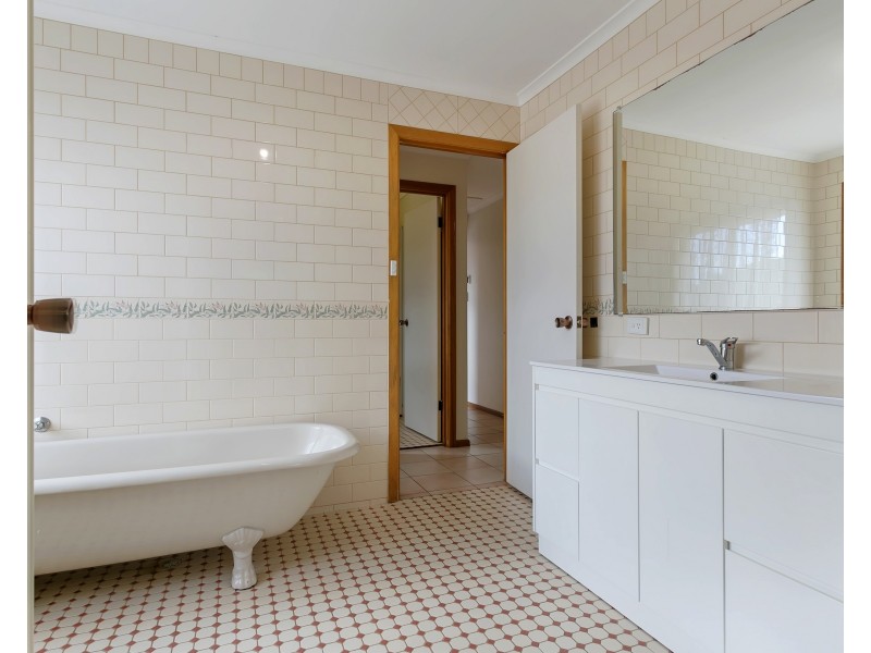 15 Johnson Ct, Golden Grove SA 5125