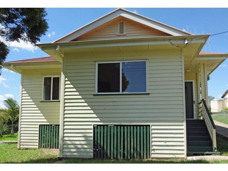 18 Beresford Street, Proston QLD 4613