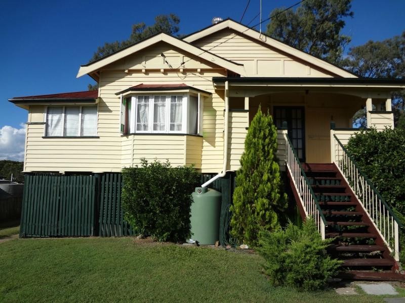 12 Collingwood Street, Proston QLD 4613