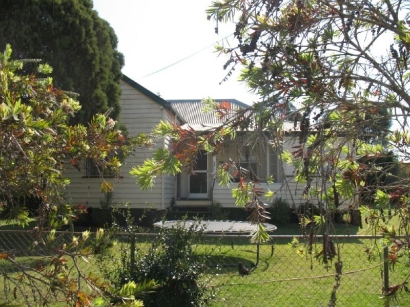 19 Andrews Street, Wooroolin QLD 4608