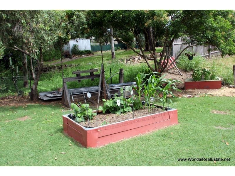 6 Blake Street, Proston QLD 4613