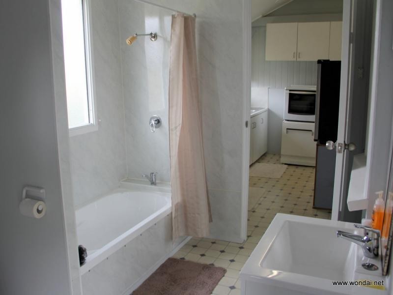 8 Main Street, Cloyna QLD 4605