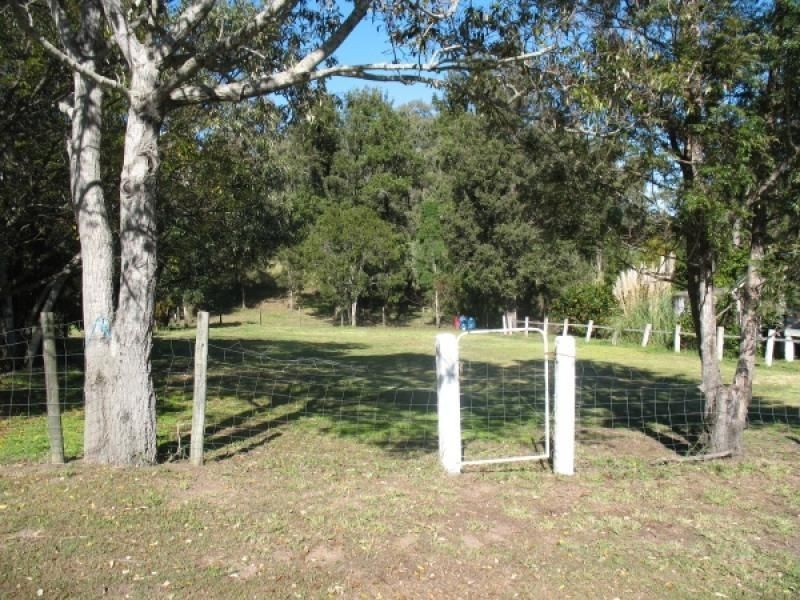 4 Hood Street, Proston QLD 4613