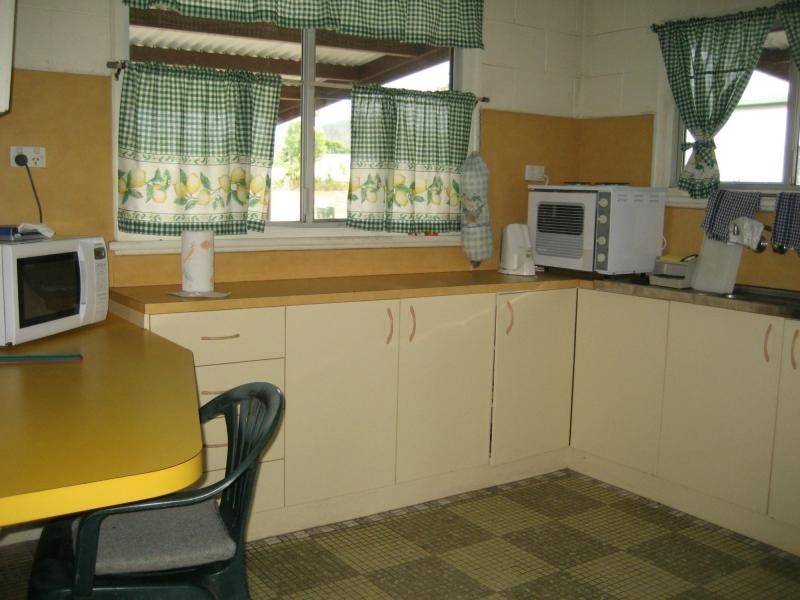 94 Bowen Street, Cardwell QLD 4849