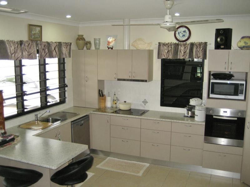 15 Marine Parade, Cardwell QLD 4849