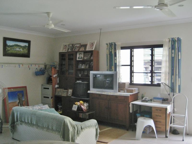 15 Marine Parade, Cardwell QLD 4849