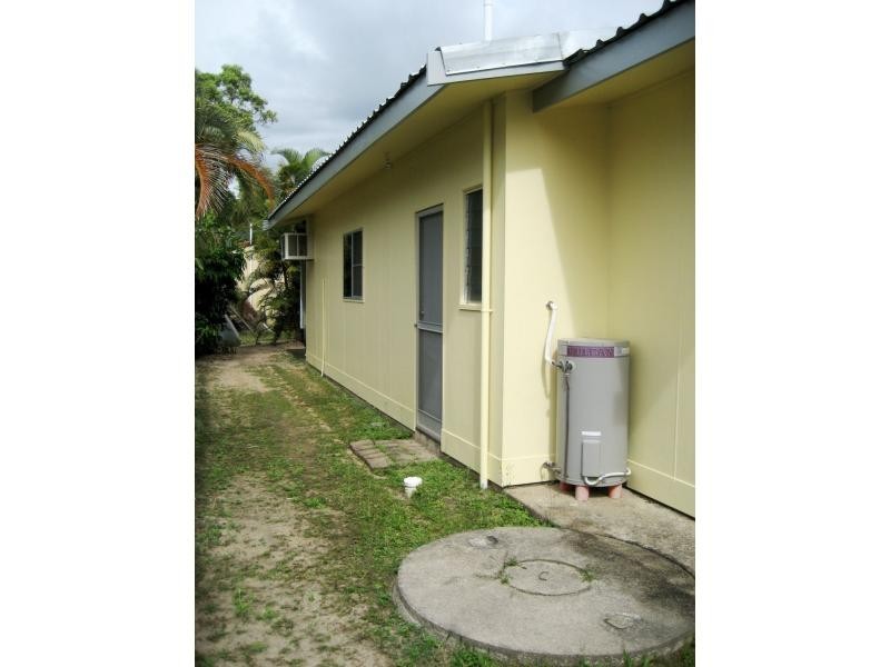 17 Liverpool Street, Cardwell QLD 4849