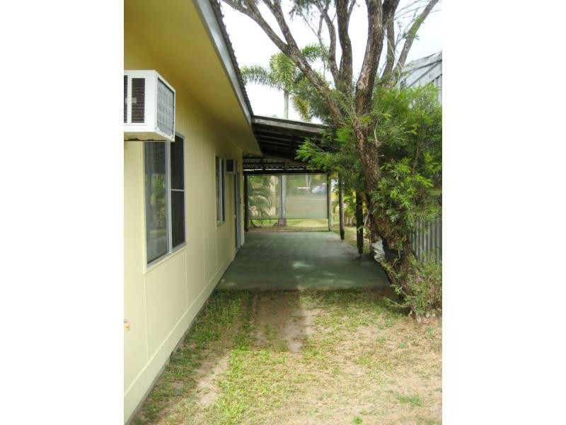 17 Liverpool Street, Cardwell QLD 4849