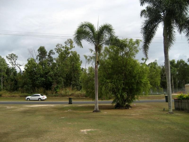 17 Liverpool Street, Cardwell QLD 4849