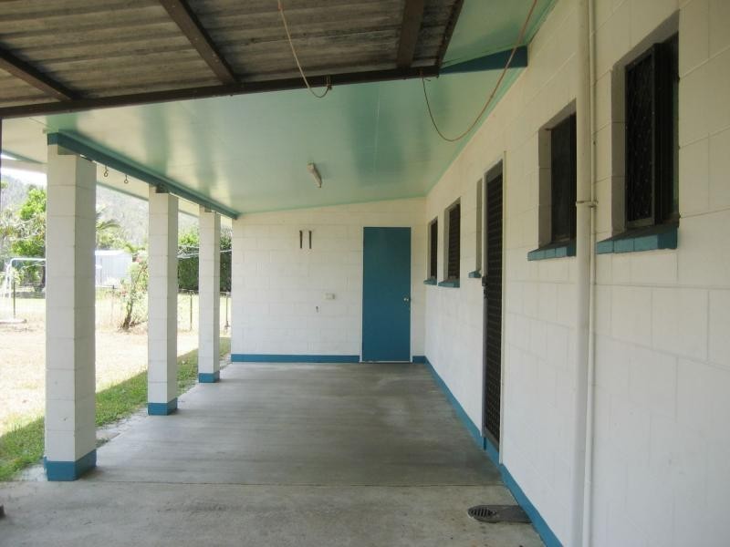 9 Ferguson Street, Cardwell QLD 4849