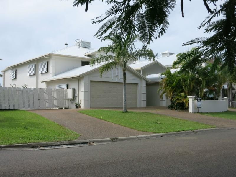 Unit 2/23 Poinciana Boulevard, Cardwell QLD 4849