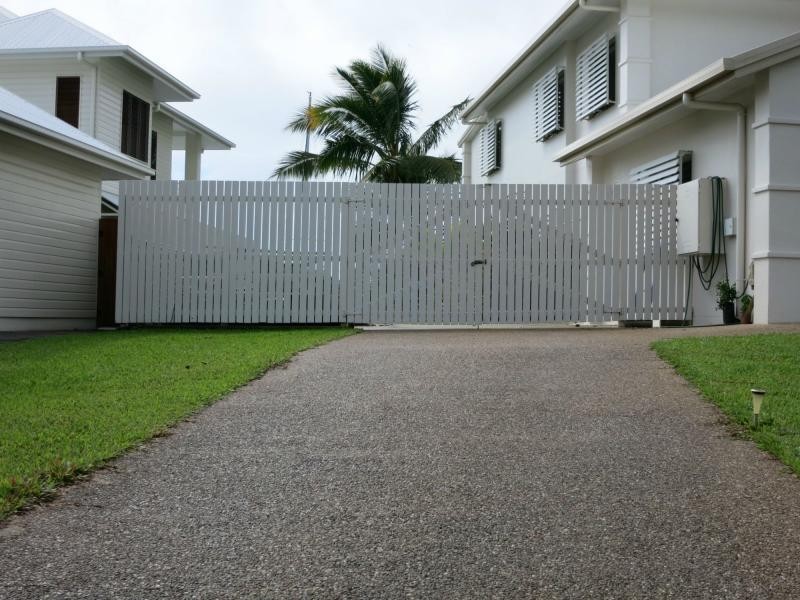 Unit 2/23 Poinciana Boulevard, Cardwell QLD 4849