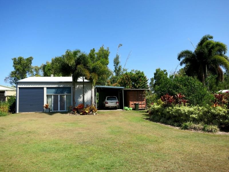 28 Melaleuca Drive, Tully Heads QLD 4854