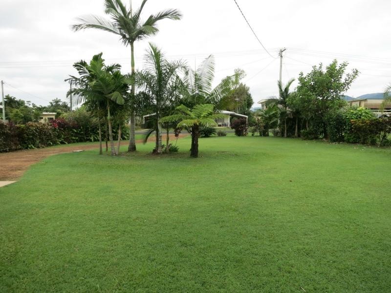 8 Landsdown Street, Cardwell QLD 4849