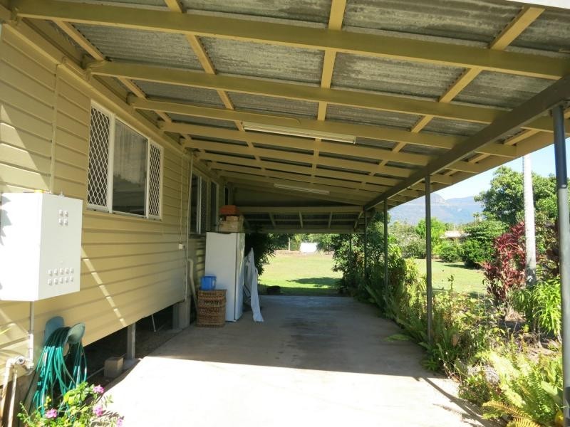 33 Panos Street, Cardwell QLD 4849