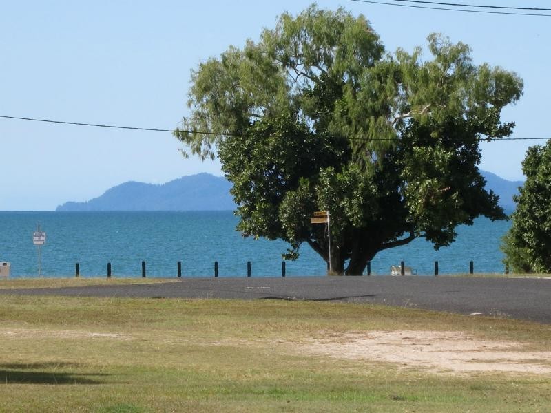 194 Victoria Street, Cardwell QLD 4849