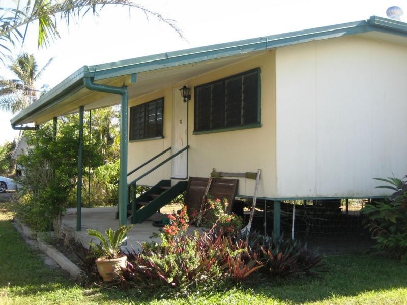 70 Bowen Street, Cardwell QLD 4849