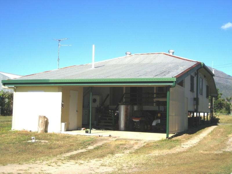 70 Bowen Street, Cardwell QLD 4849
