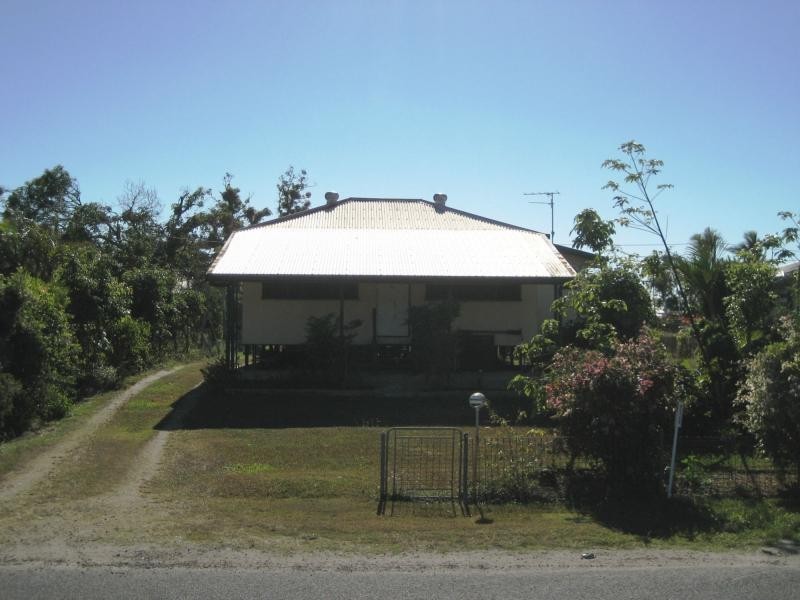 70 Bowen Street, Cardwell QLD 4849