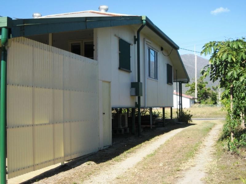 70 Bowen Street, Cardwell QLD 4849