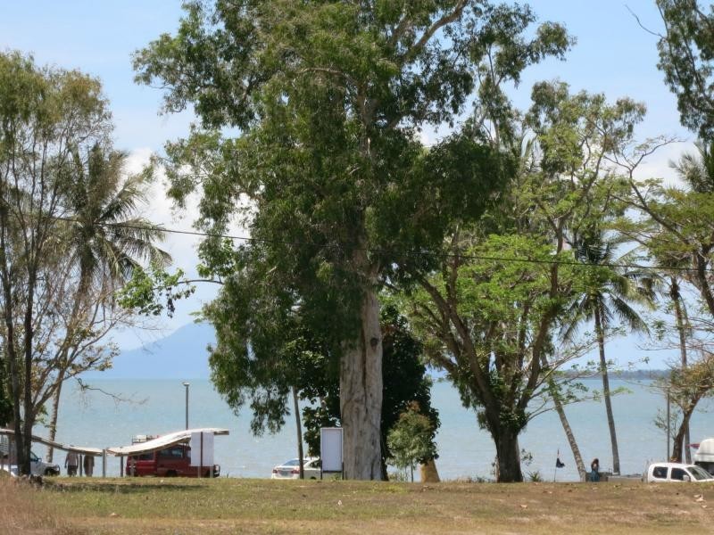 6 Bowen Street, Cardwell QLD 4849