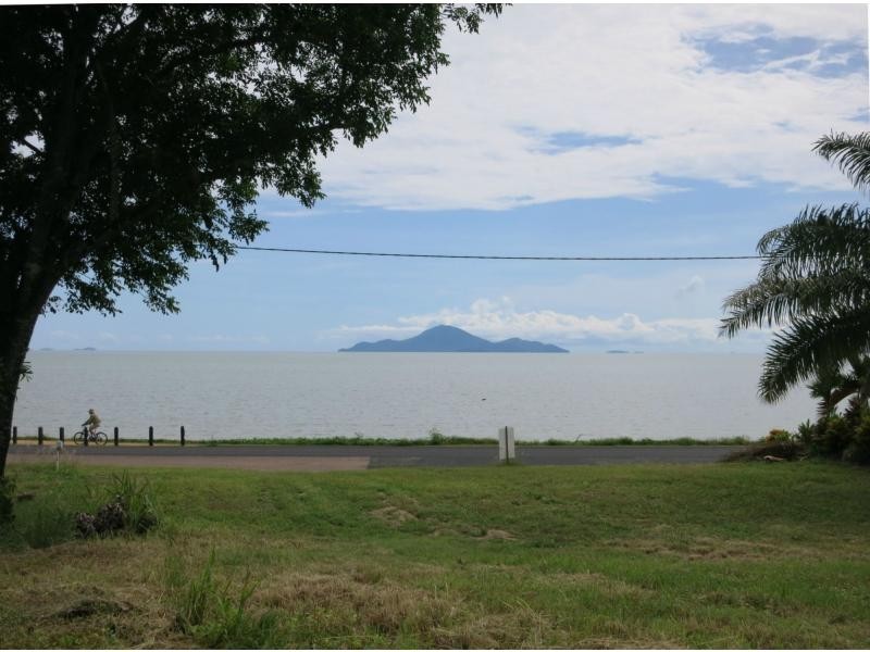 11 Marine Parade, Cardwell QLD 4849