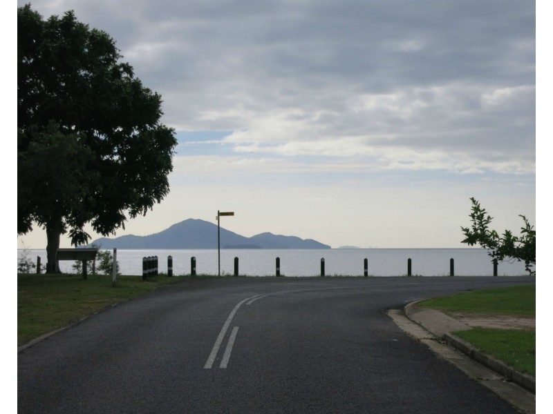 1 Tsakisiris Street, Cardwell QLD 4849