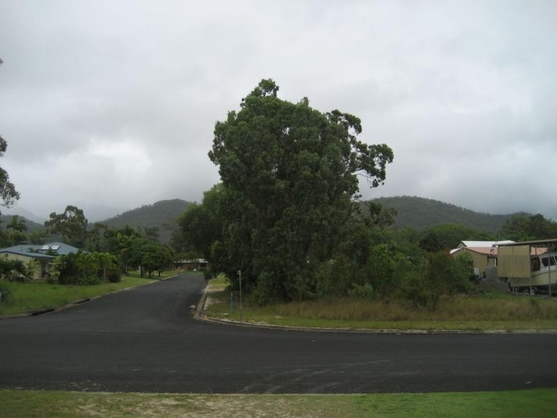 6 Lawson Drive, Cardwell QLD 4849