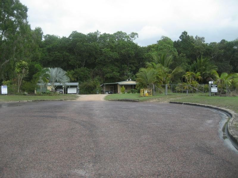8 Edmondson Close, Cardwell QLD 4849