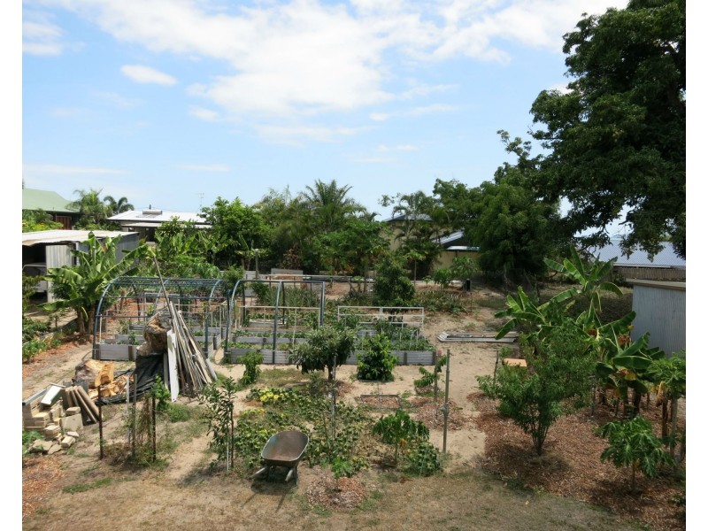 166 Victoria Street, Cardwell QLD 4849