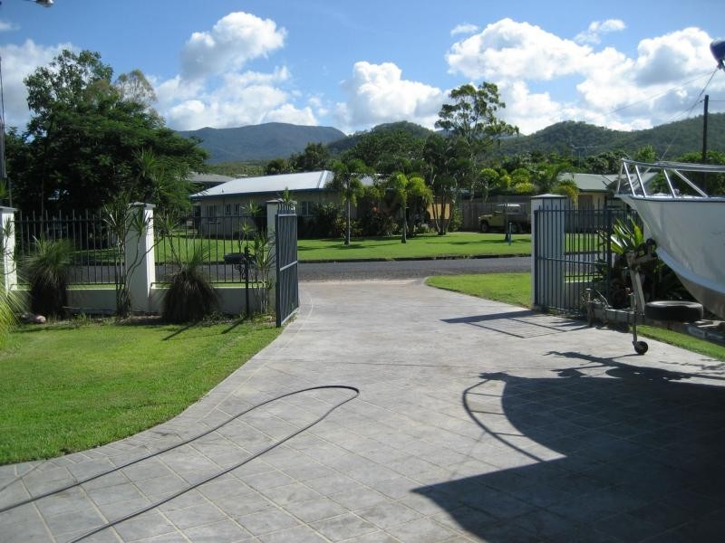 14 Winter Street, Cardwell QLD 4849