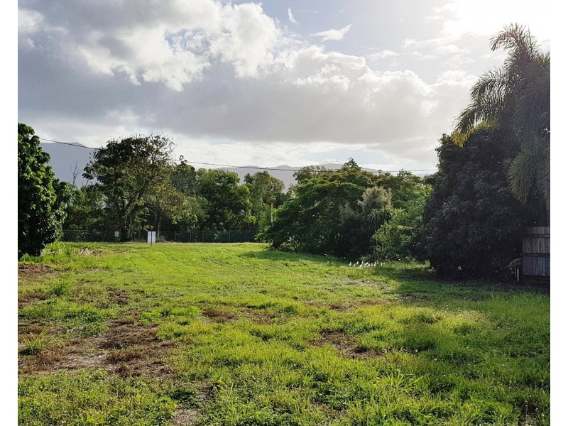 28 Bowen St, Cardwell QLD 4849