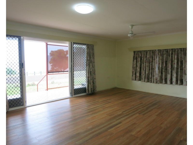 25 Marine Pde, Cardwell QLD 4849