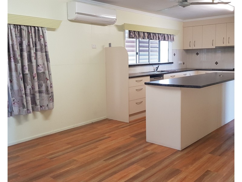 25 Marine Pde, Cardwell QLD 4849