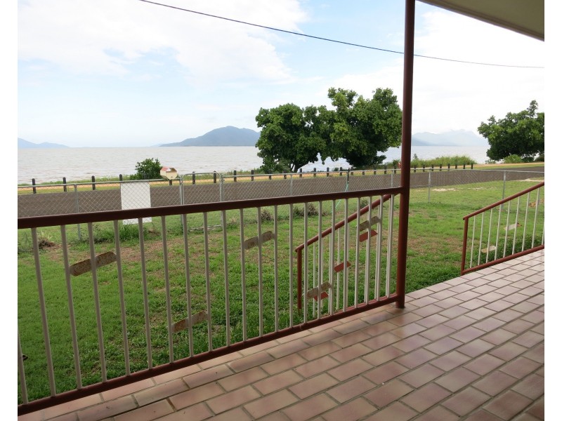 25 Marine Pde, Cardwell QLD 4849
