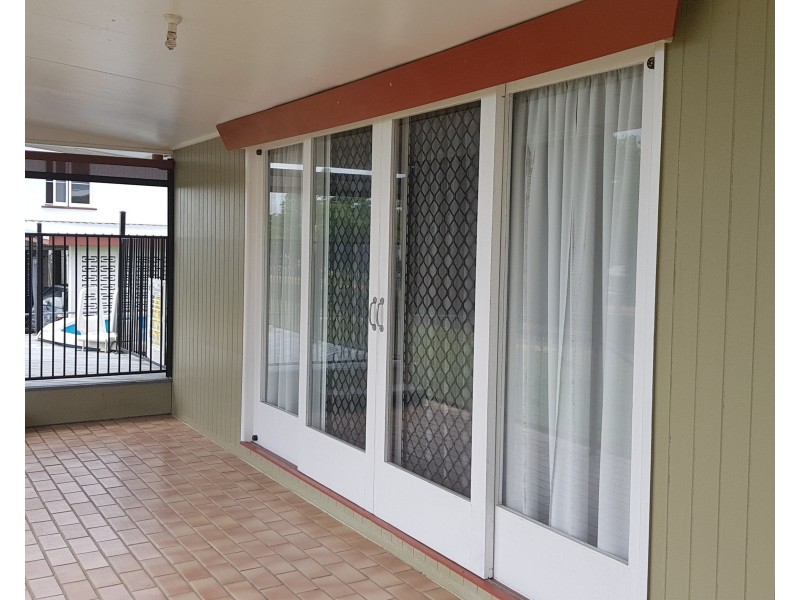25 Marine Pde, Cardwell QLD 4849