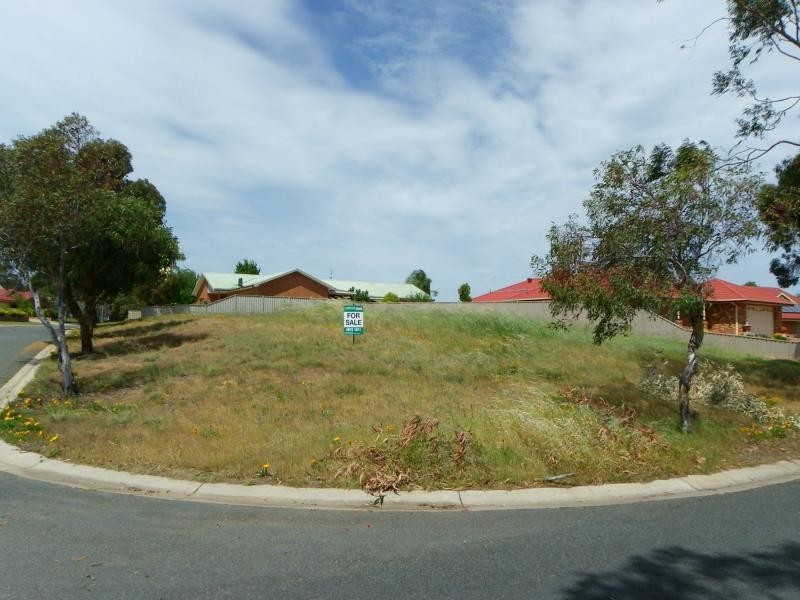 11 Murray Heights, Cobram VIC 3644