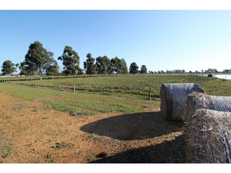 849 Barnes Rd, Katamatite East VIC 3649