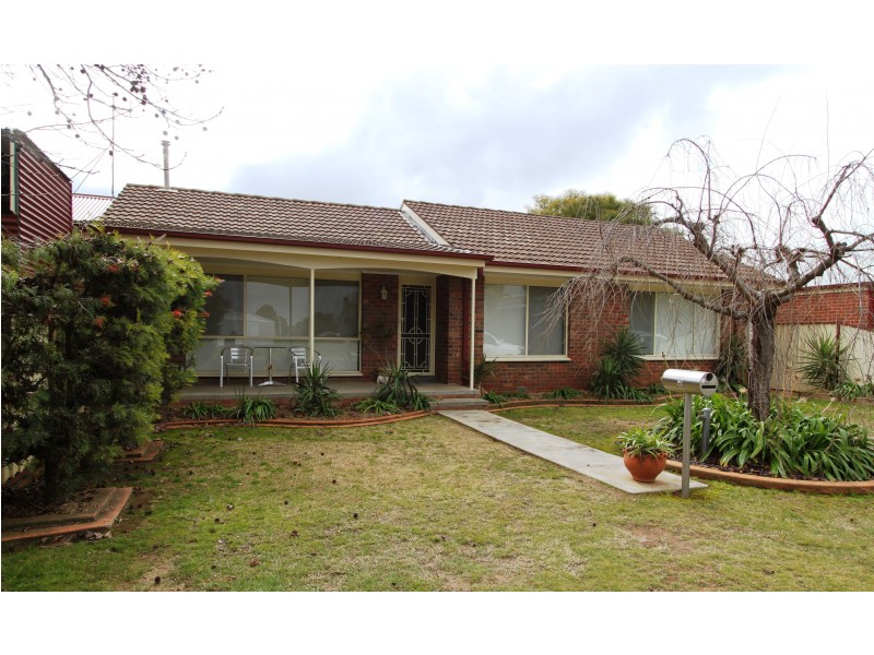 5 Glenavon Ave, Cobram VIC 3644
