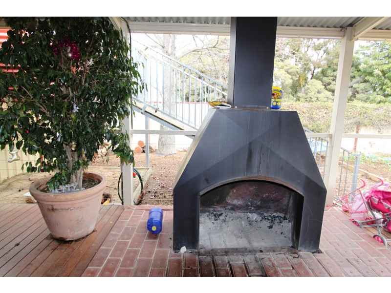 5 Glenavon Ave, Cobram VIC 3644