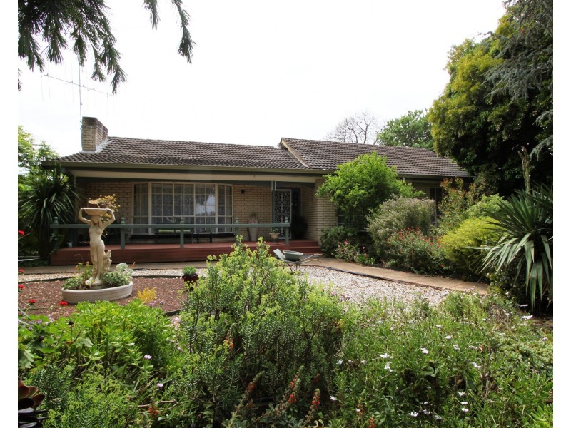 2 Hughes St, Barooga NSW 3644