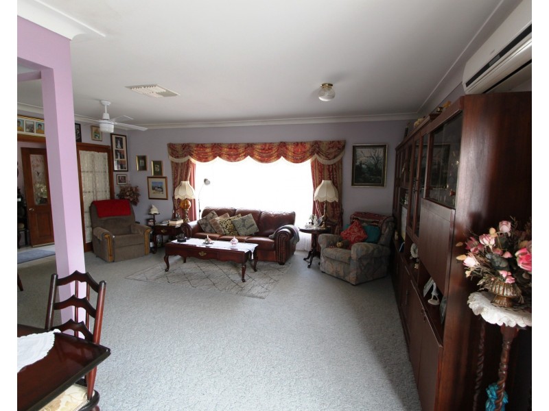 2 Hughes St, Barooga NSW 3644