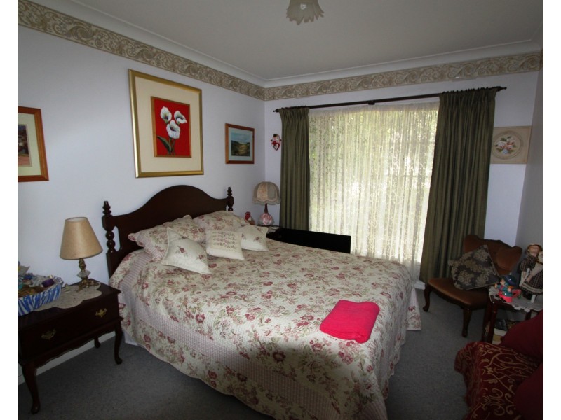 2 Hughes St, Barooga NSW 3644