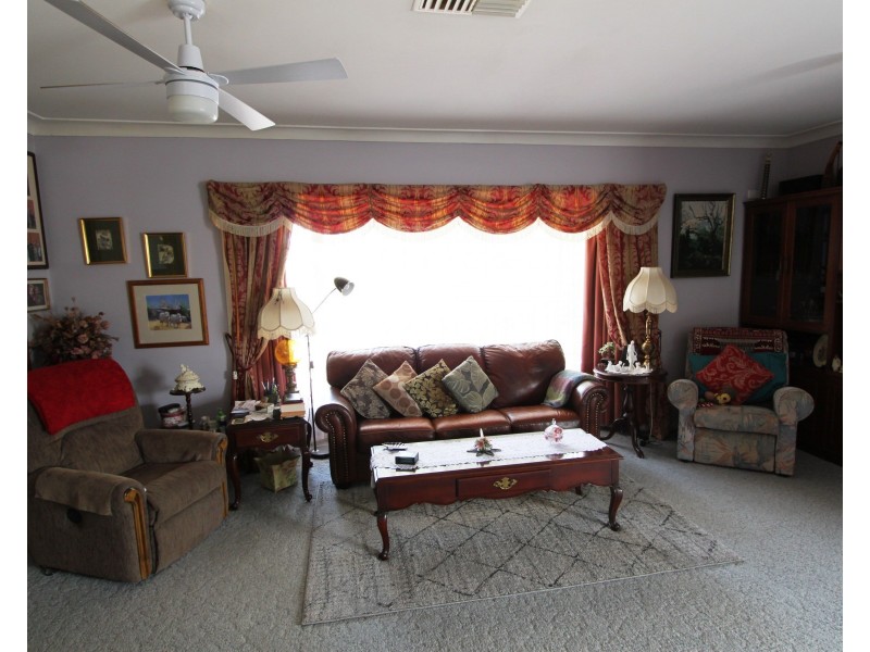 2 Hughes St, Barooga NSW 3644